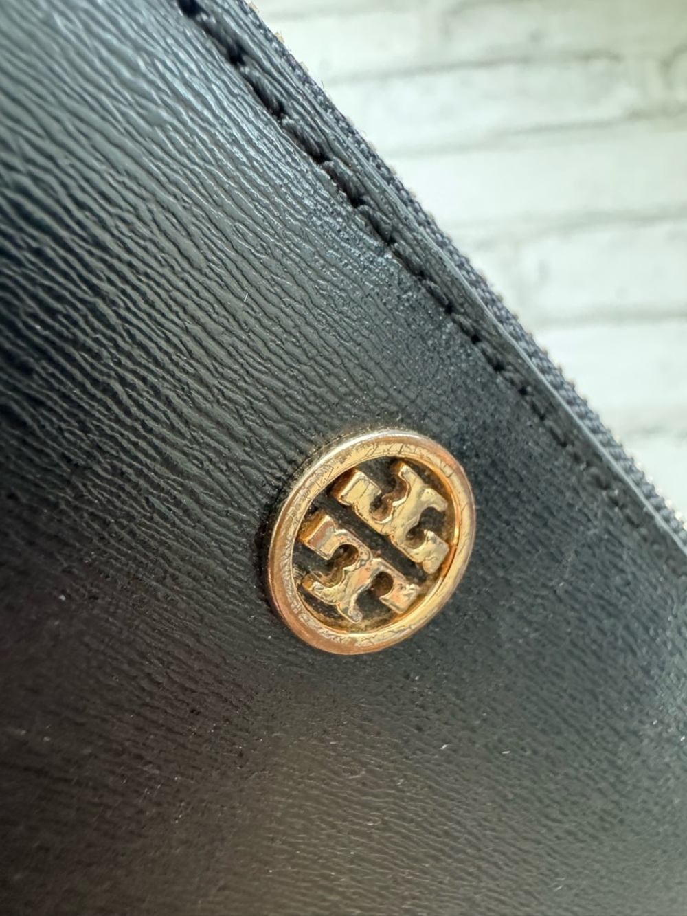 Tory Burch Black Leather Zip Wallet with Gold Logo - Picture 9 of 9